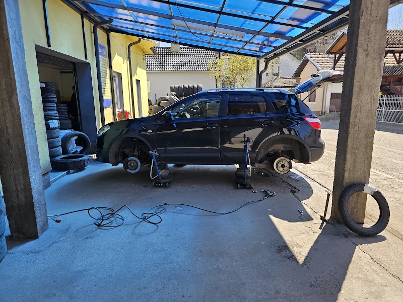 Auto Center Adamović
