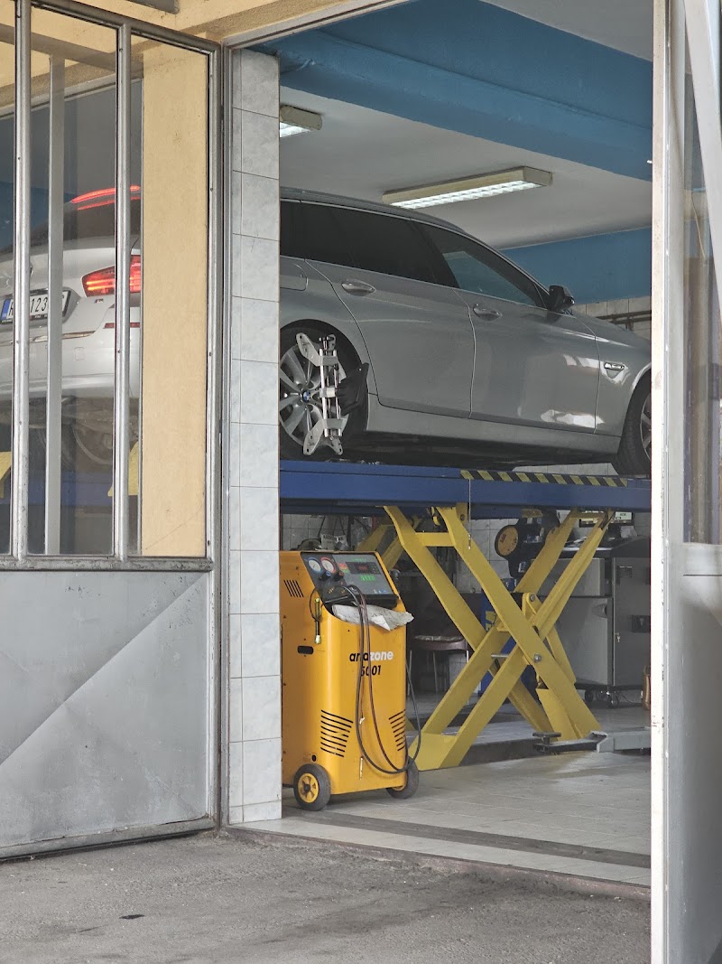 Auto servis Vranesevic OPTIKA TRAPA---- AUTO STAKLA GlasServis