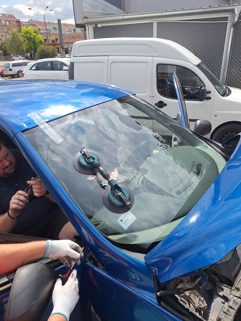 SAVA AUTO STAKLA