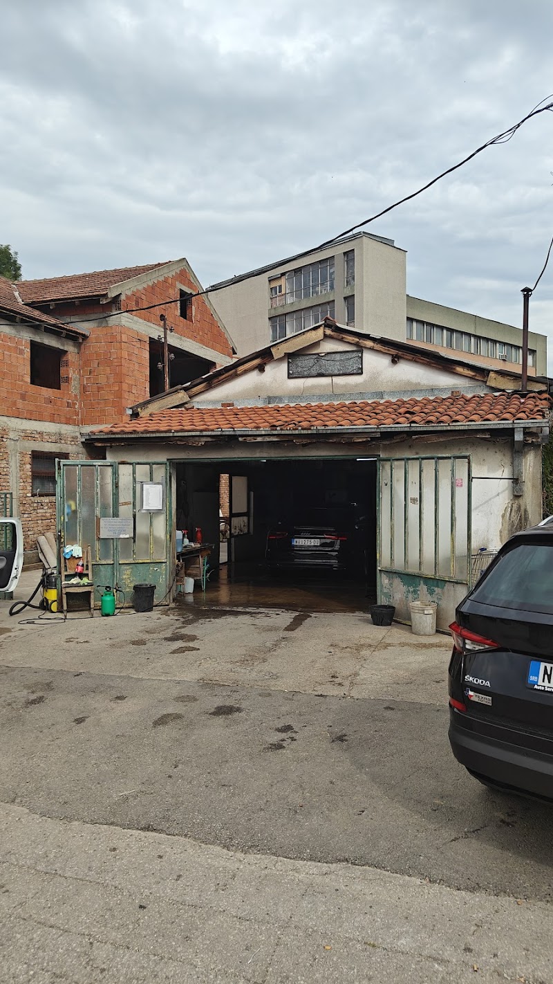 SERVIS ZA PRANJE I PODMAZIVANJE PUTNIČKIH MOTORNIH VOZILA